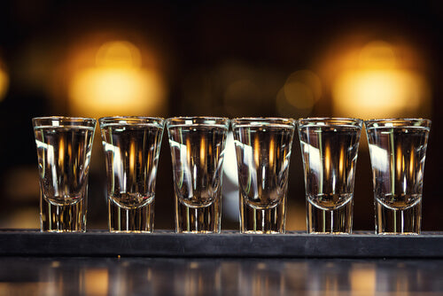 copos de shots de tequila por Quetzalli