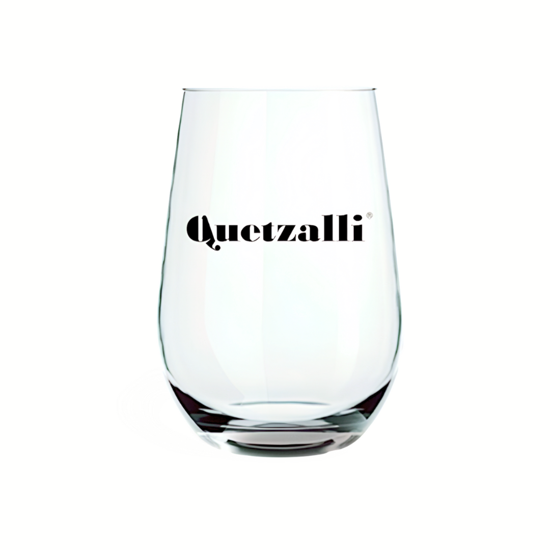 Copo Dubai da Nadir com a impressão em preto de do logo da Quetzalli