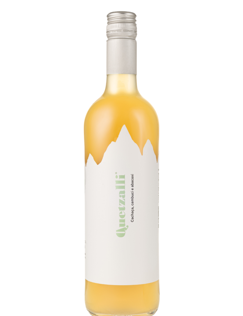 Quetzalli-750-Cachaca-Cambuci-Abacaxi-Garrafa-01.png