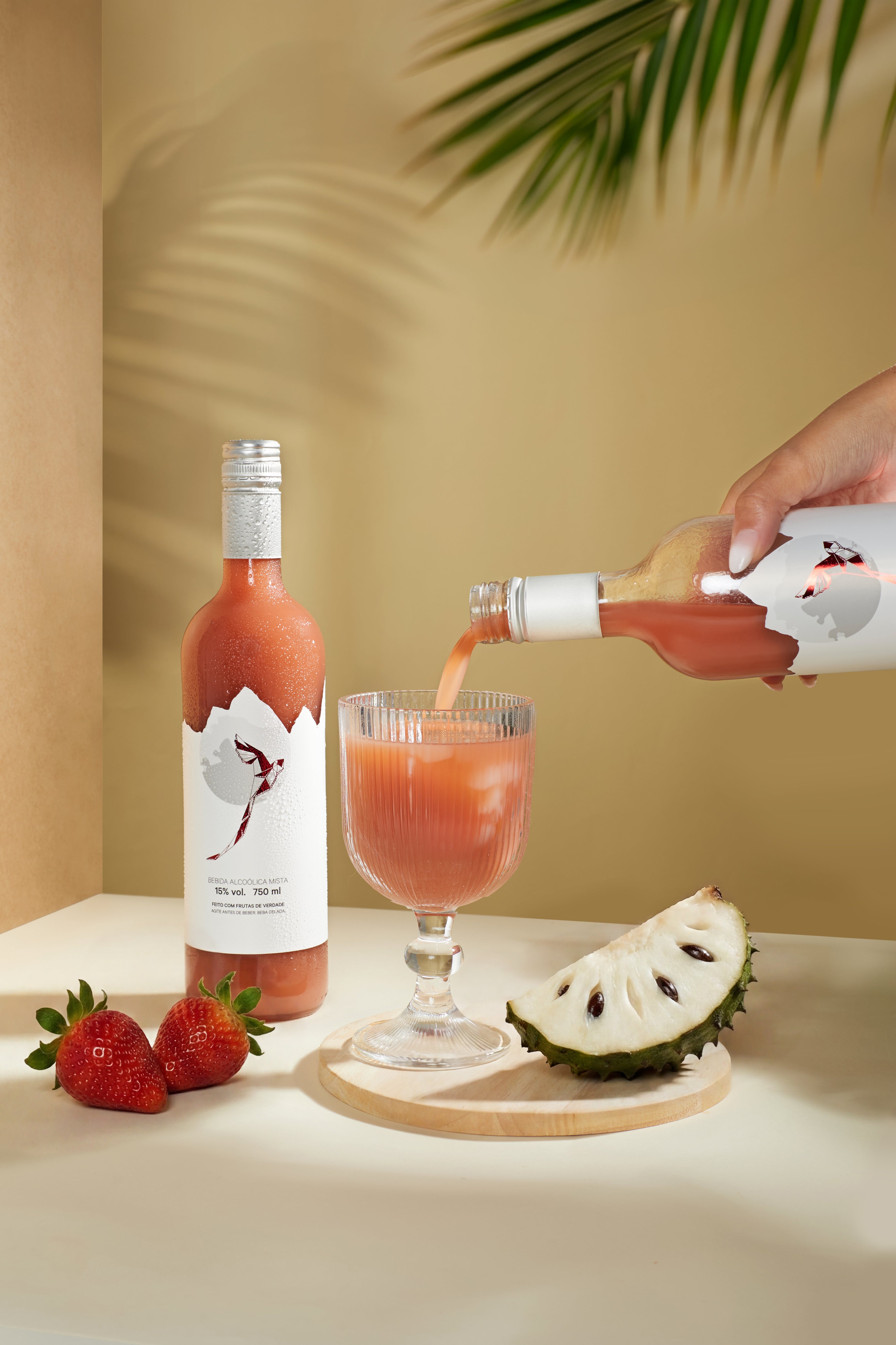 Quetzalli Drink - Gin com Morango e Graviola - Drink Pronto - 750 ml