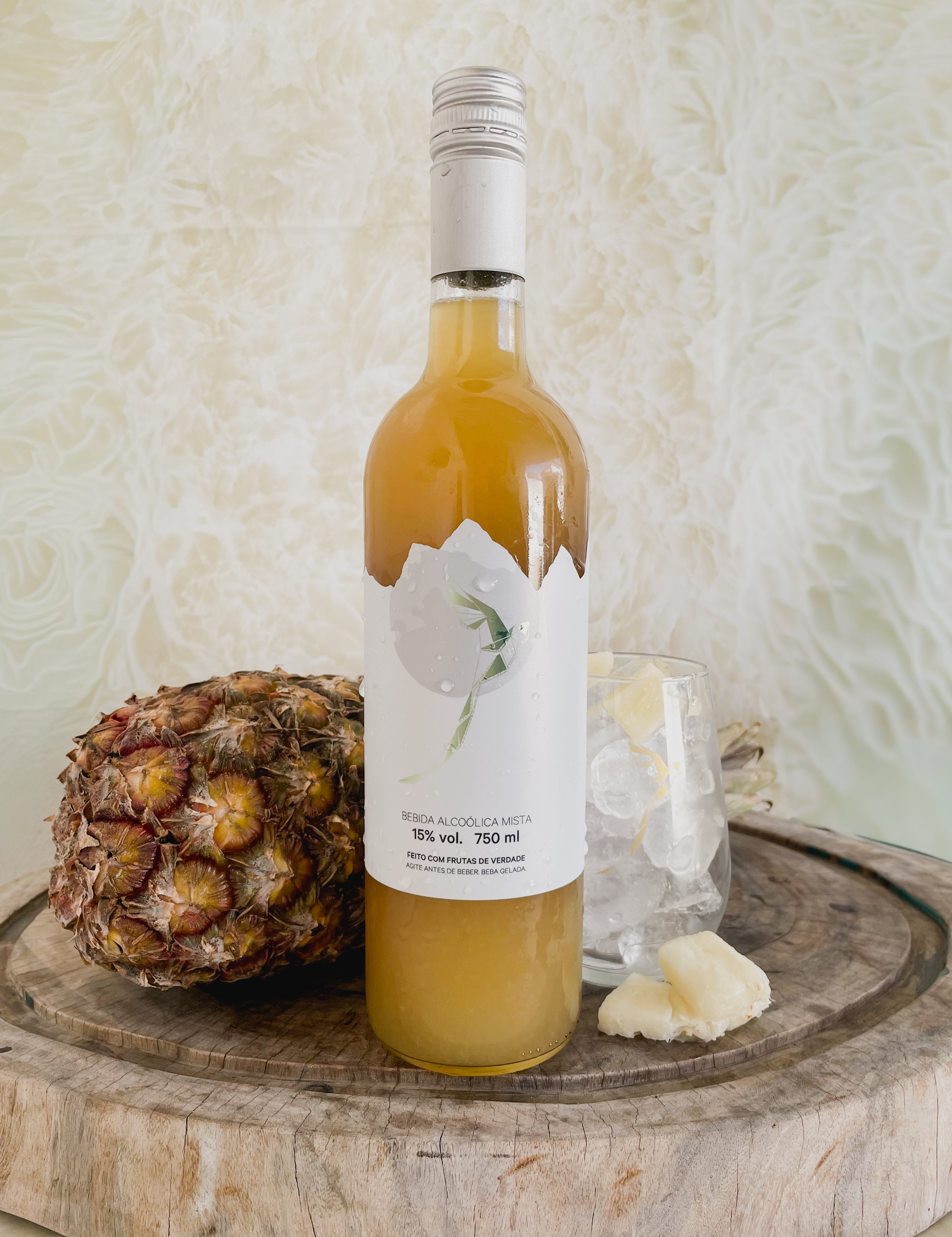 quetzalli-cambuci-cachaca-abacaxi-fruta.jpg